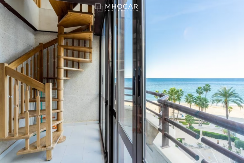 Calpe- Ático duplex a la venta, en primera línea de playa